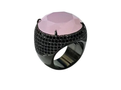 Anel Microcravejado Onix e Pedra Redonda de Quarzto Rosa Leitoso em Banho de Ródio Negro