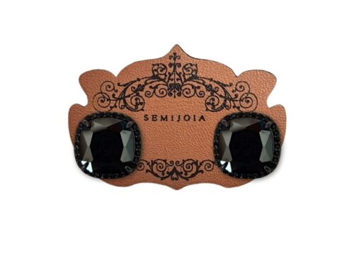 Brinco Quadrado Ônix Cravejado de Zircônias Ônix em Banho de Ródio Negro