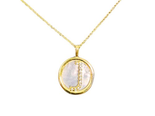 Colar Letra "J" Corrente Groumet e Pingente Redondo de Madrepérola Cravejado de Zircônias Transparentes em Banho de Ouro Amarelo